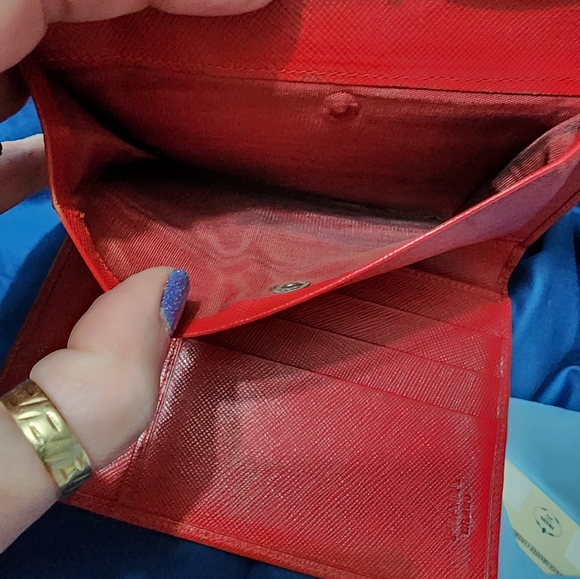 PRADA EUC SAFFIANO RED Wallet w/ authentication cards - Picture 7 of 10